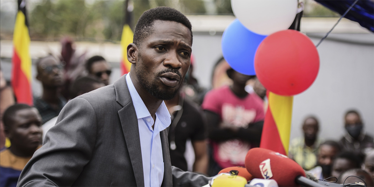 Oppositionsledaren Bobi Wine arresterades under torsdagen när han återvände från en utlandsresa.