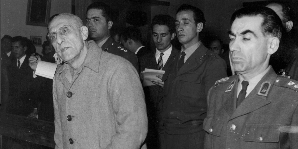Irans tidigare premiärminister Mohammad Mossadeq (bilden) avsattes i kuppen 1953 och efterträddes av Mohammad Reza Pahlavi.