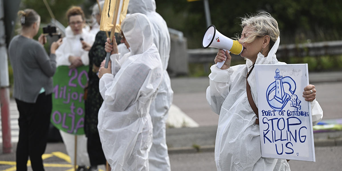 Aktionsgruppen Extinction Rebellion gör aktion under Week of Action for Social and Climate Justice och blockerar Oljehamnen i Göteborg.