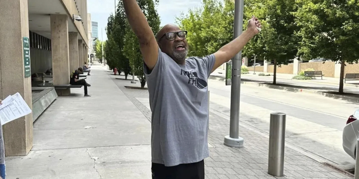 Glynn Simmons frigiven efter 48 år i fängelse.