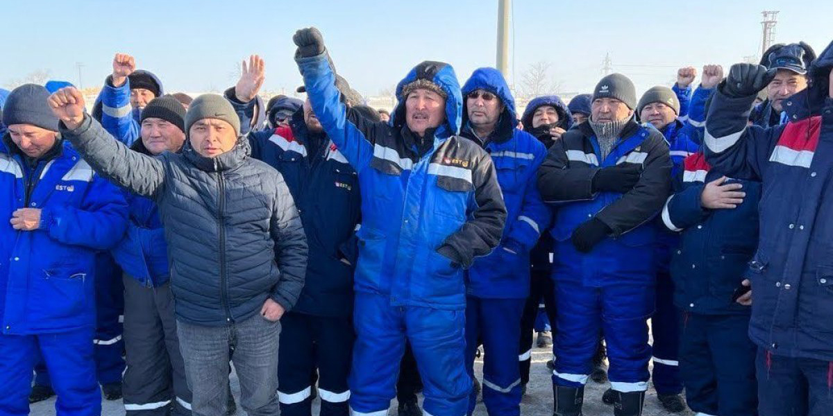 500 arbetare inom Kazakstans oljeindustri har varit i strejk sedan december och står nu inför hot om uppsägningar och polisförhör.