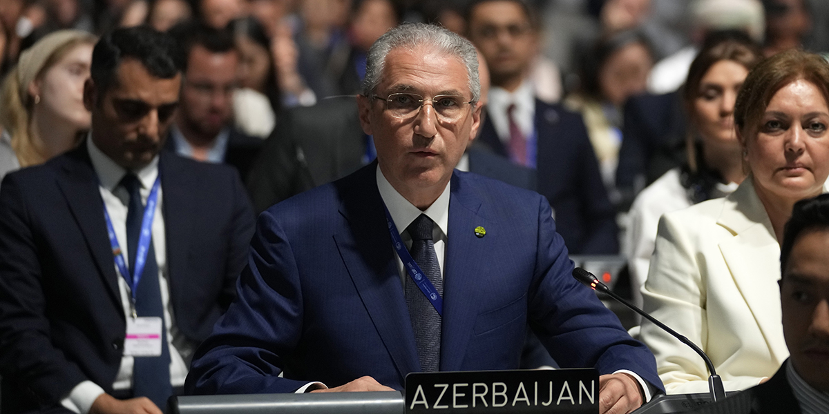 Mukhtar Babayev, Azerbajdzjans minister för ekologi och naturresurser, deltar i ett plenarmöte vid FN:s klimattoppmöte COP28 måndagen den 11 december 2023 i Dubai, Förenade Arabemiraten.