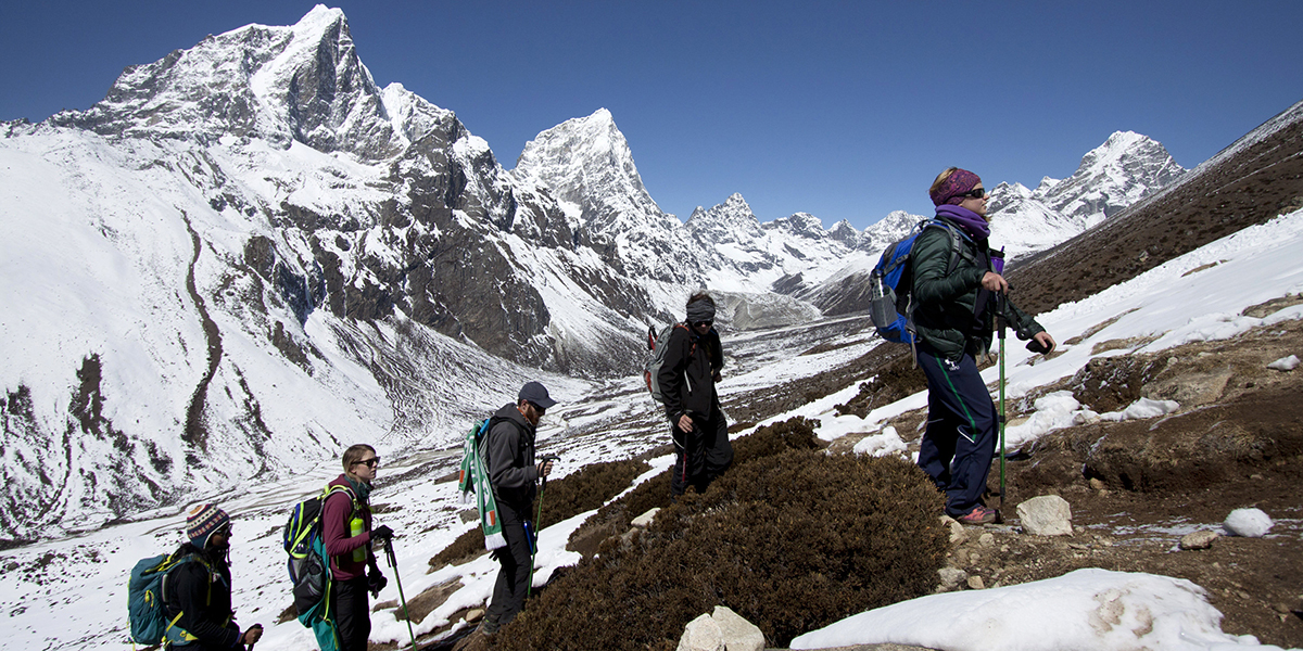 Vandrare lämnar bajset när de bestiger Mount Everest, men det ska nu ändras.