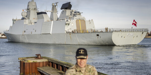 Danska fregatten Iver Huitfeldt redo för avfärd.