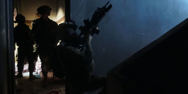 Soldater från IDF med vapen