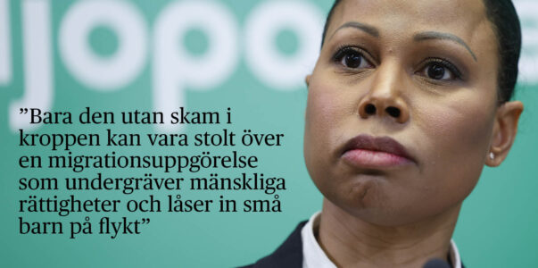 Alice Bah Kuhnke tittar ilsket