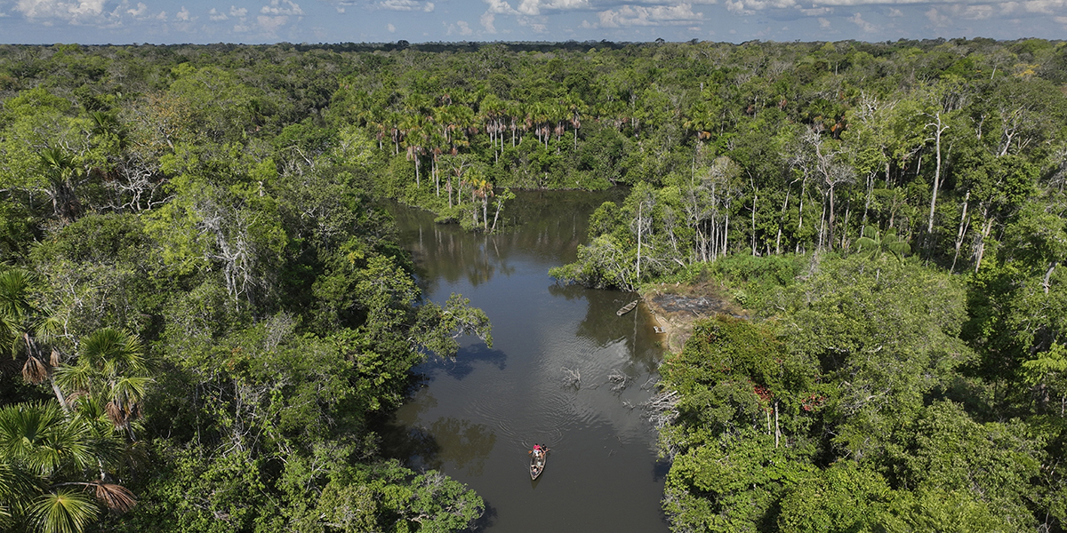 båt på floden Amazonas