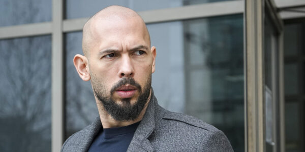 Andrew Tate tittar argt