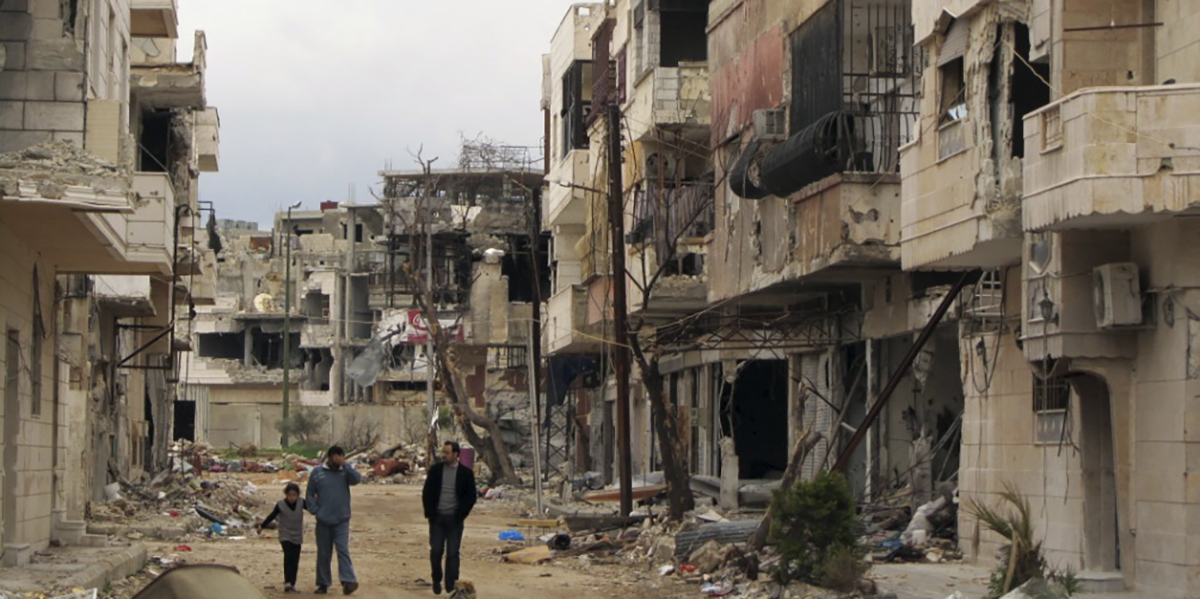 Förstörda byggnader i stadsdelen Inshaat i Homs, Syrien, april 2012.