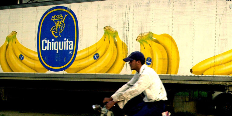 lastbil med bananer