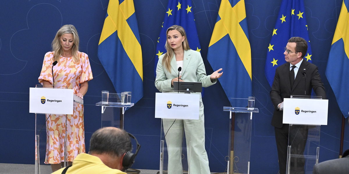 Sverigedemokraternas gruppledare Linda Lindberg, energi- och näringsminister Ebba Busch (KD), och statsminister Ulf Kristersson (M)