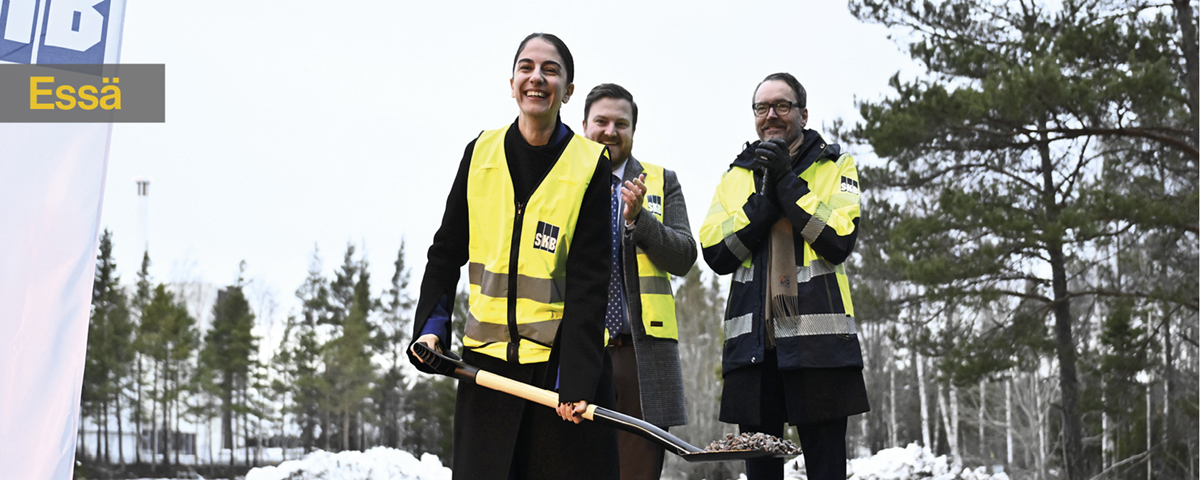 Romina Pourmokhtari , Stefan Engdahl och Fabian Sjöberg gräver