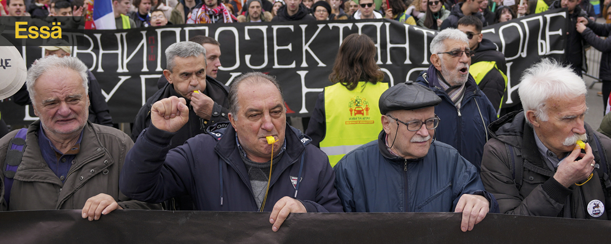 4 äldre män protesterar