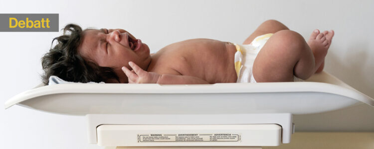 nyfödd bäbis på brits