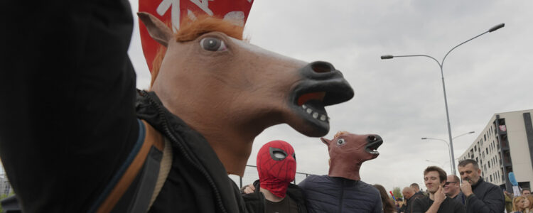 protestanter med hästhuvud