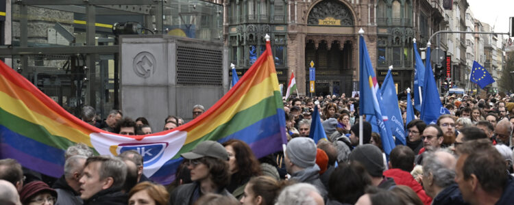 människor protesterar