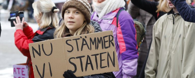 Greta Thunberg med plakat