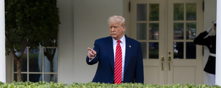 Donals Trump pekar