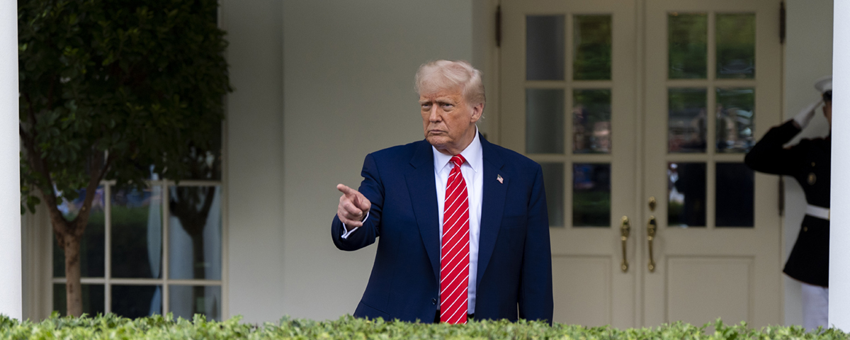 Donals Trump pekar