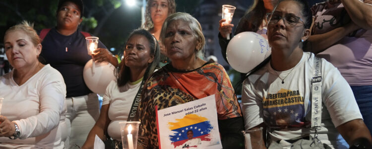 människor protesterar med plakat
