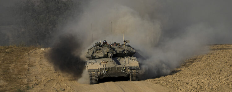 stridsvagn i rök och sand