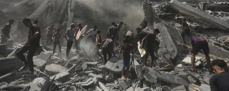 människor bland bombade ruiner