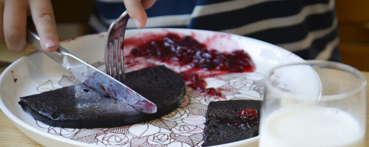 blodkorv på tallrik