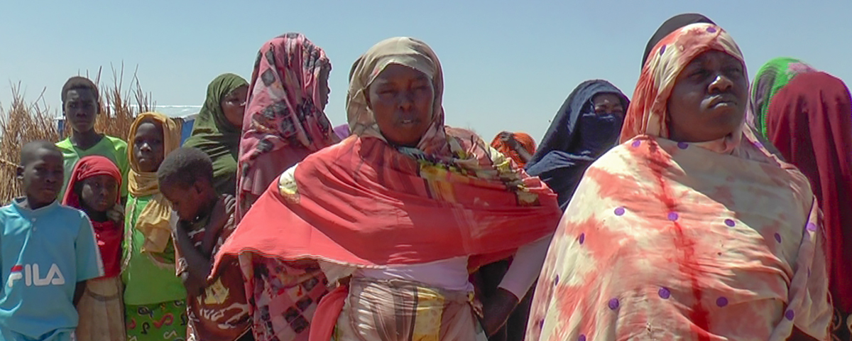 kvinnor och barn i flyktingläger