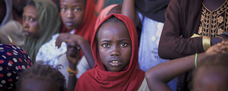 barn från flyktingläger